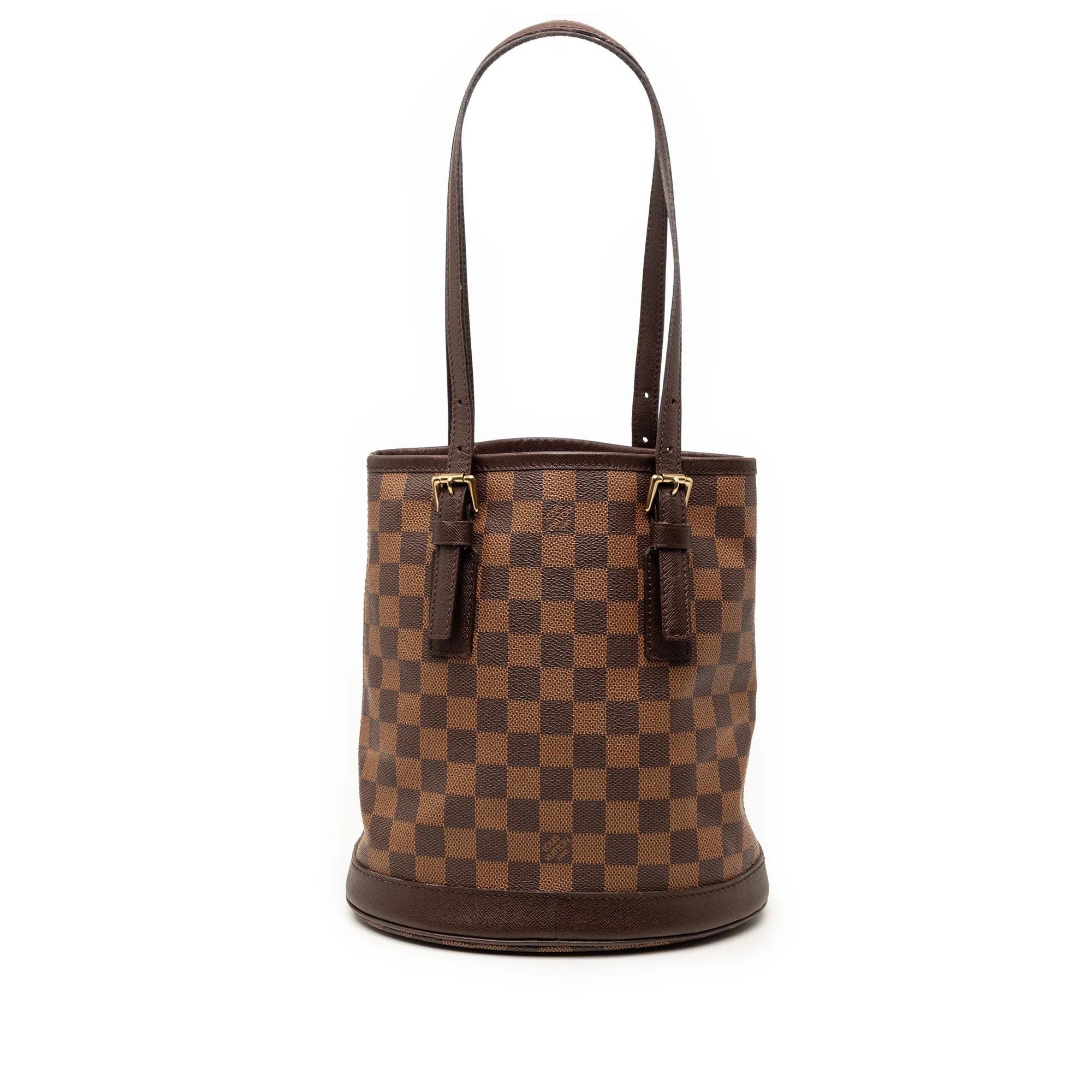 Bucket leather tote