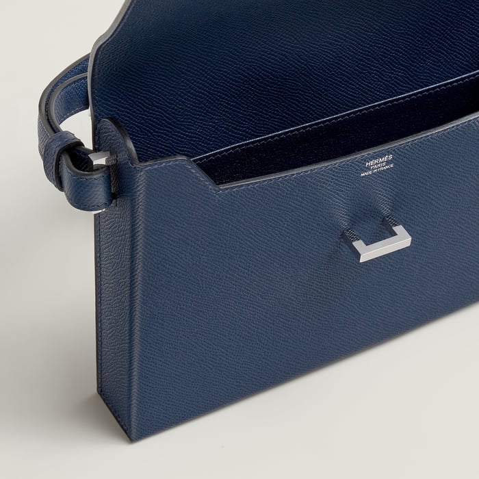 Navy Tout En Carre Pouch