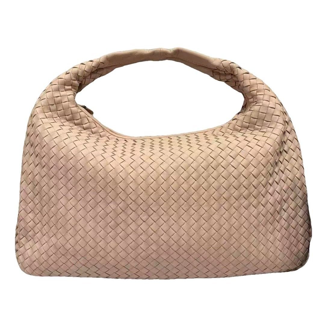 Veneta leather handbag