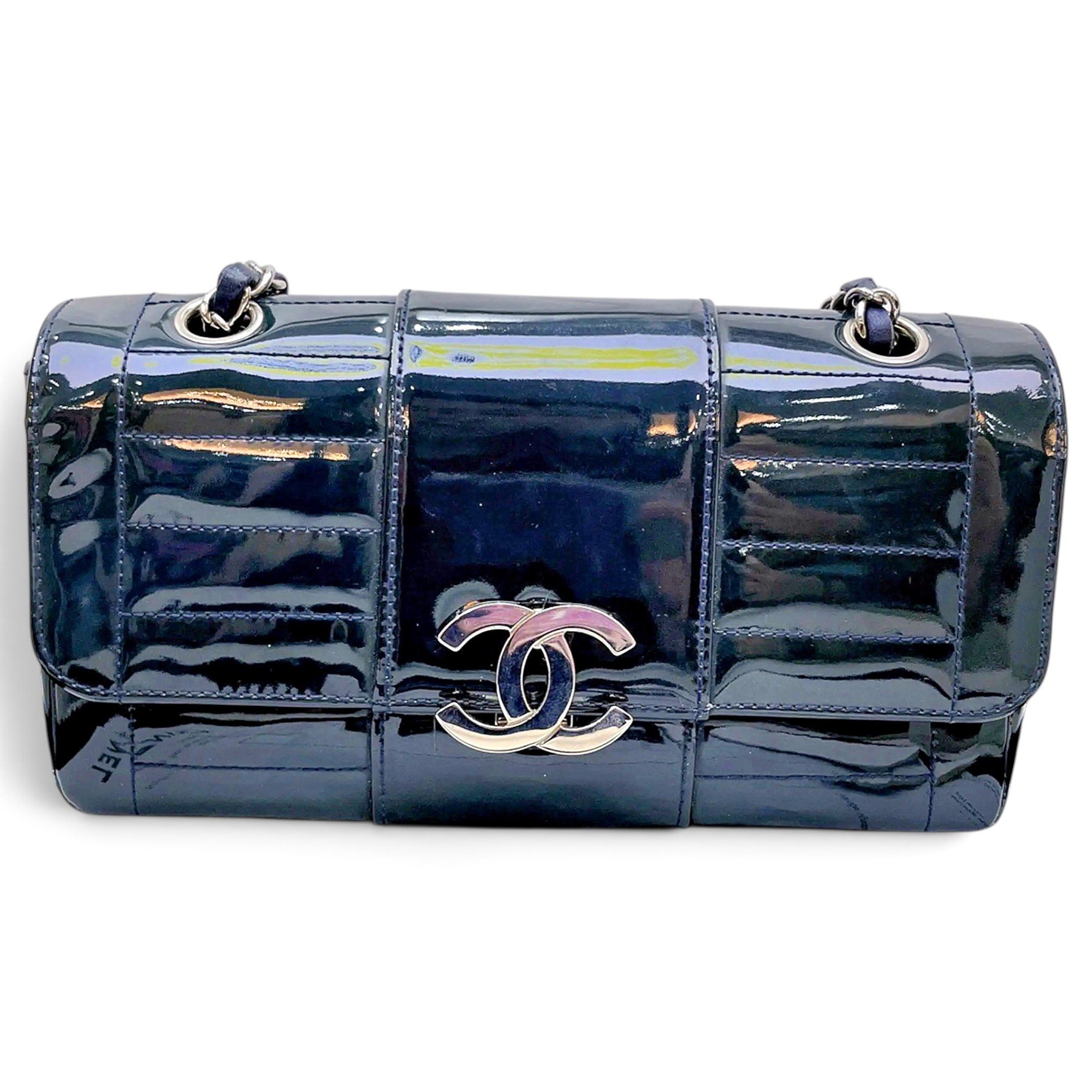 Timeless/Classique patent leather handbag