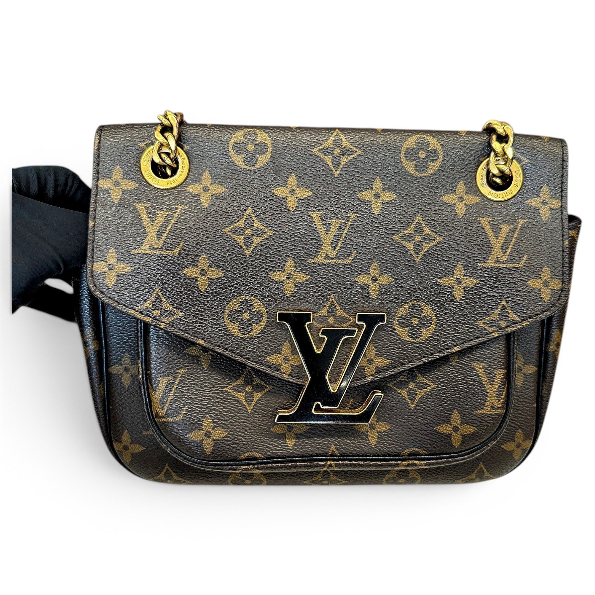 Passy leather crossbody bag