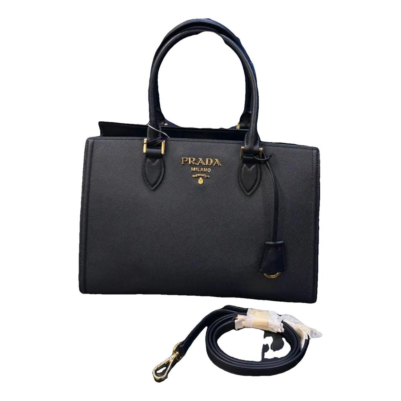 Monochrome leather handbag