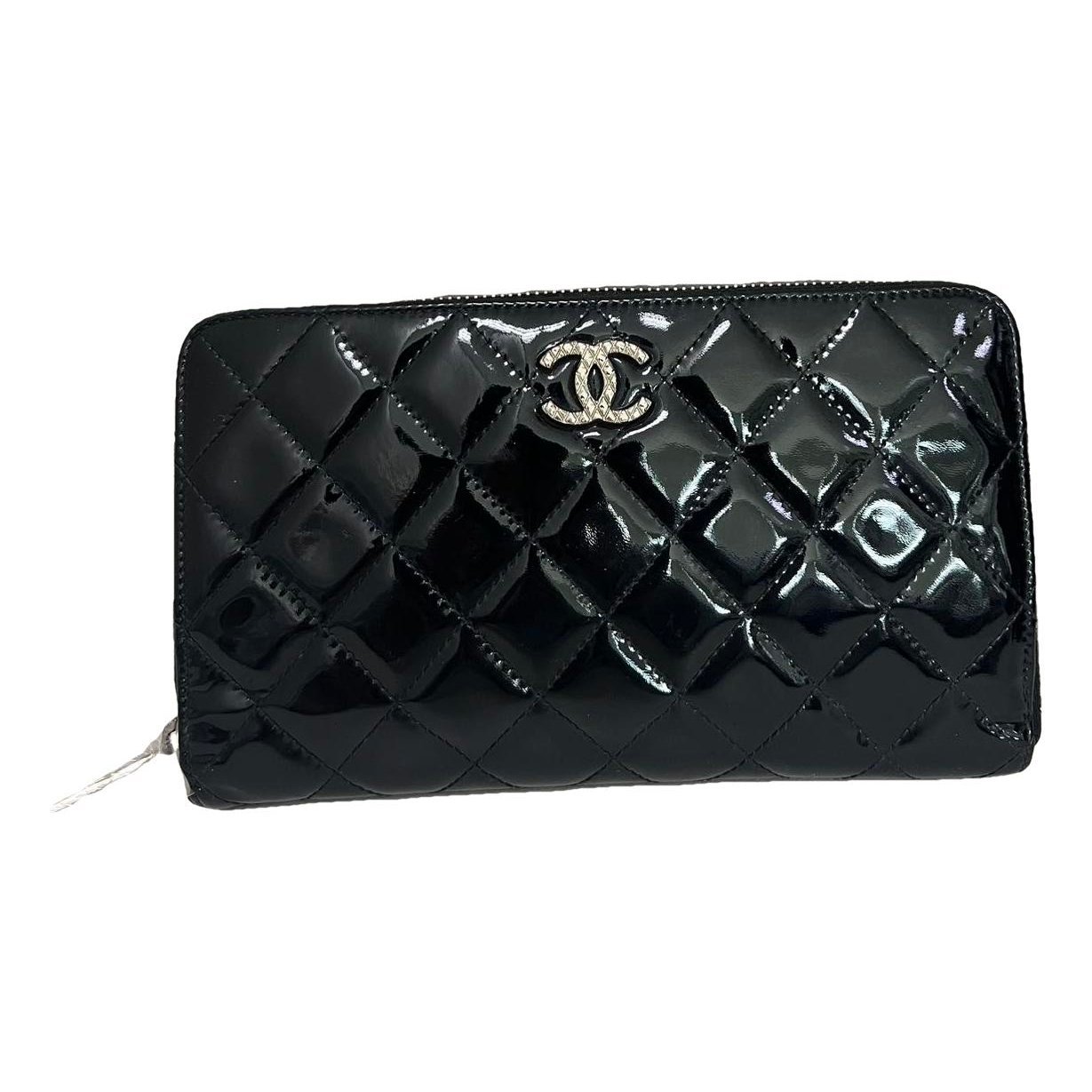 Patent leather clutch bag