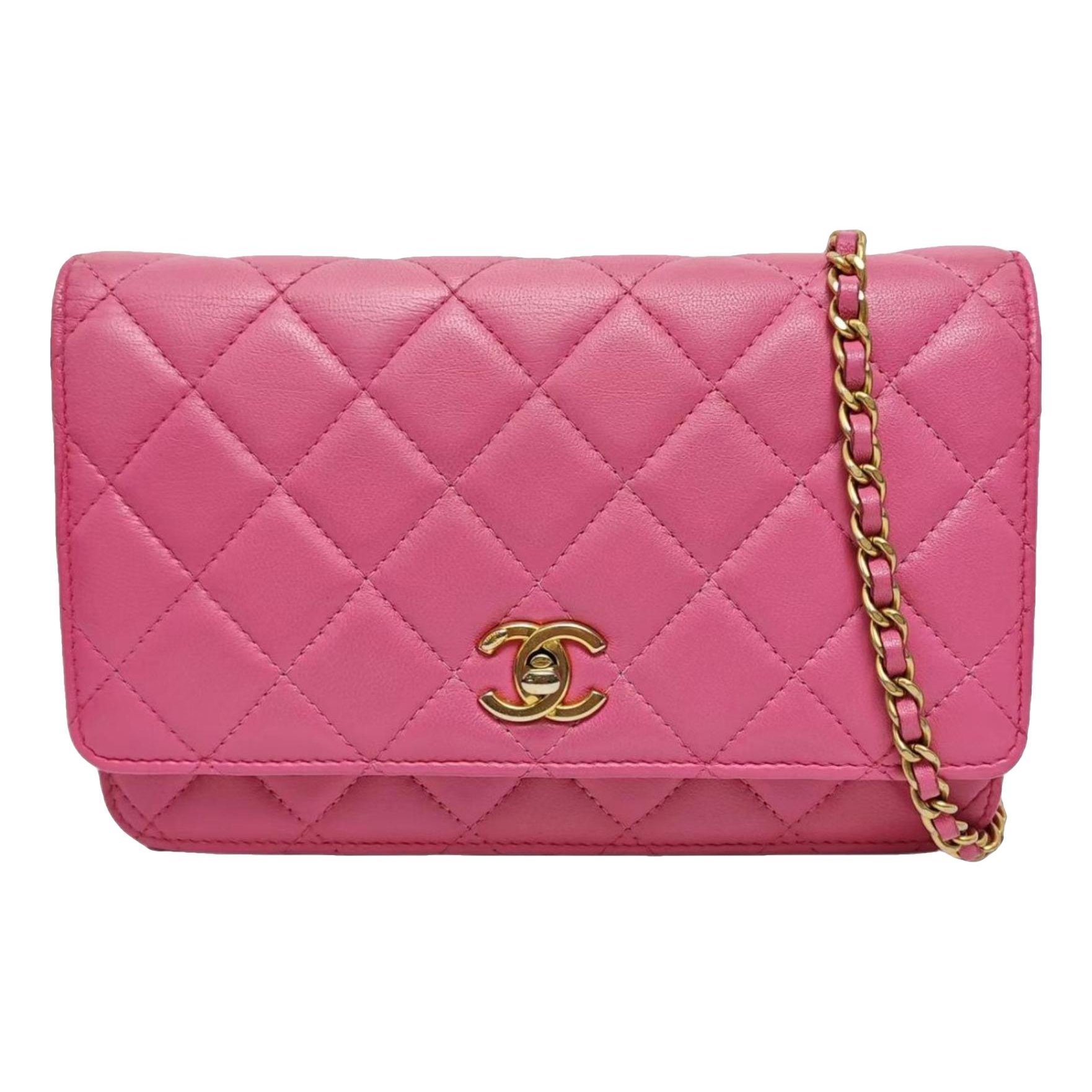 Wallet On Chain leather crossbody bag