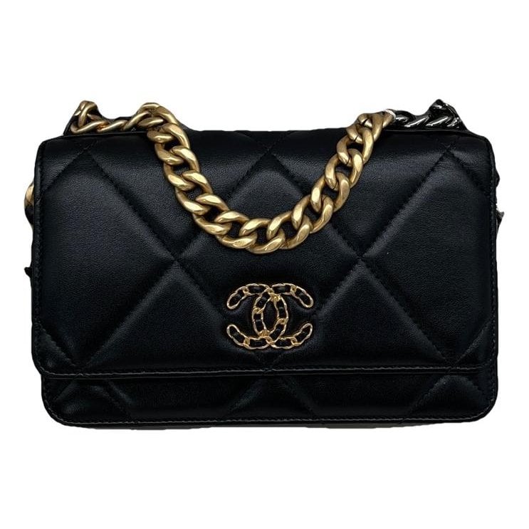 Chanel 19 leather crossbody bag