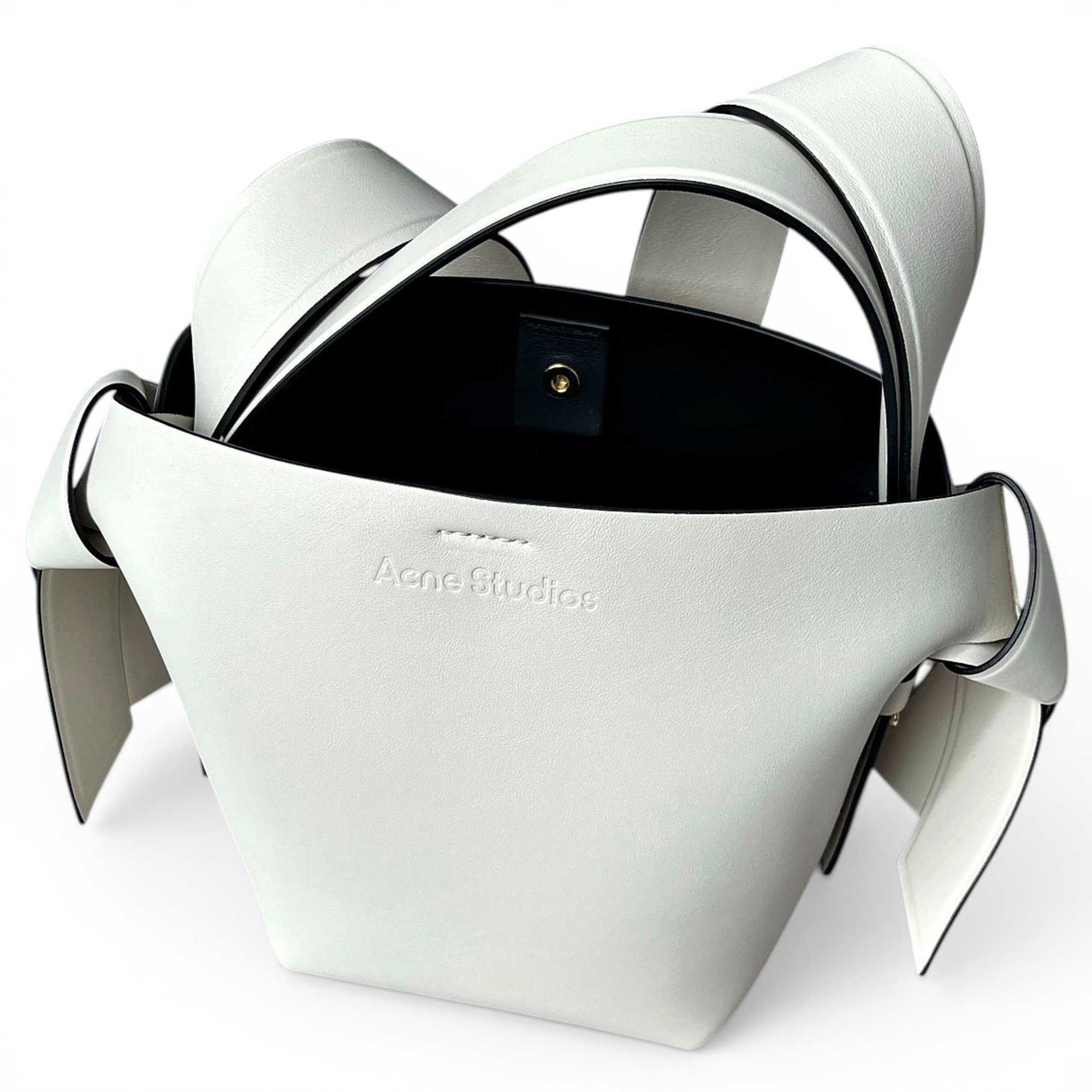 Musubi leather handbag
