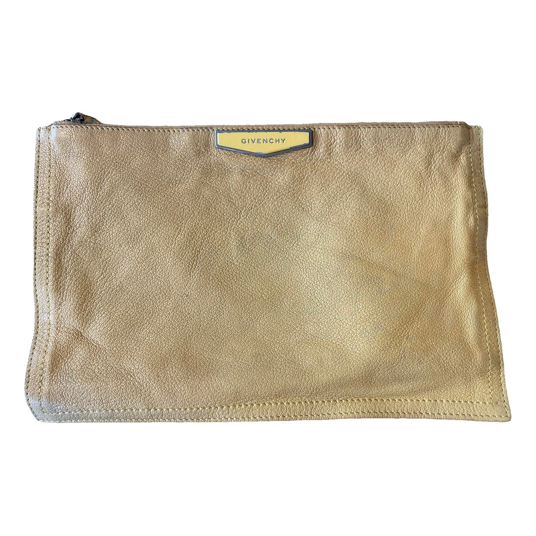 Antigona leather clutch bag
