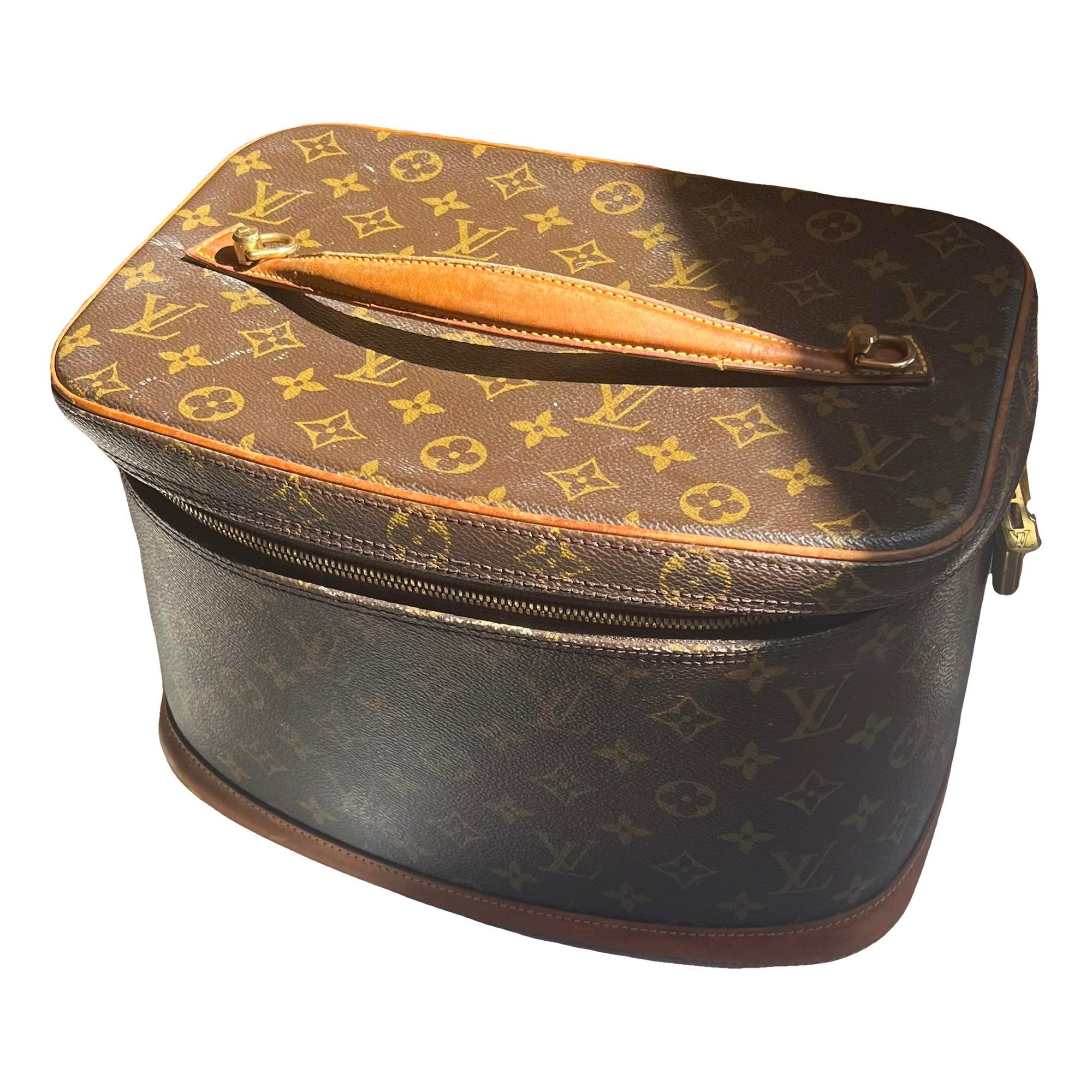 Leather vanity case