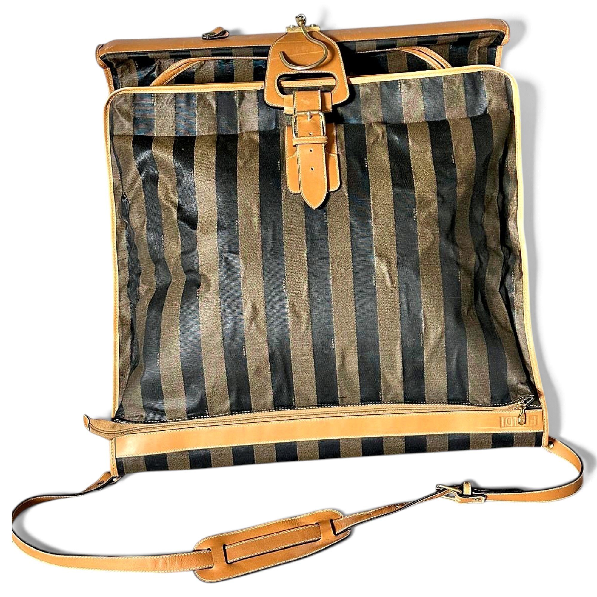 Leather travel bag