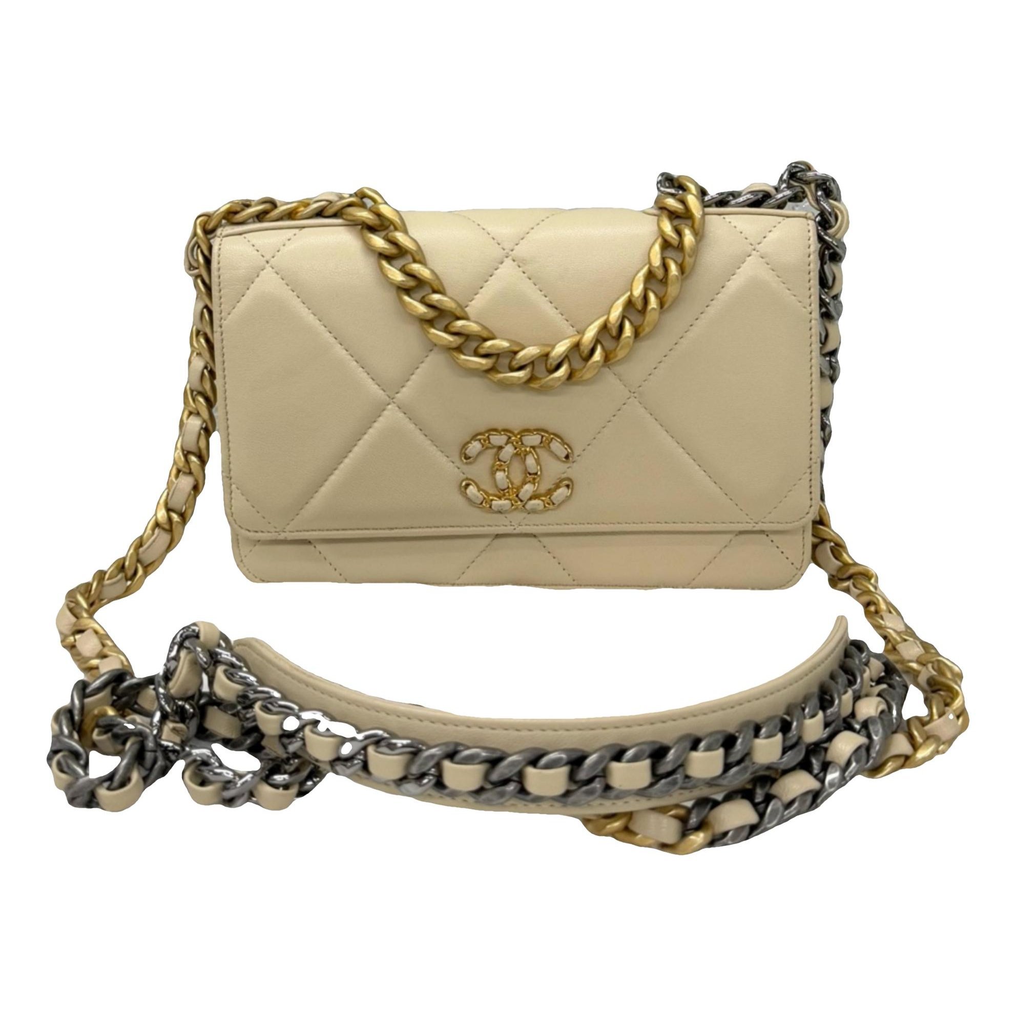 Wallet On Chain Chanel 19 leather handbag