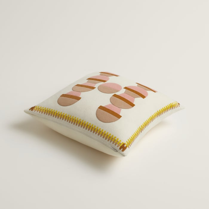 Écru En Equilibre Pillow
