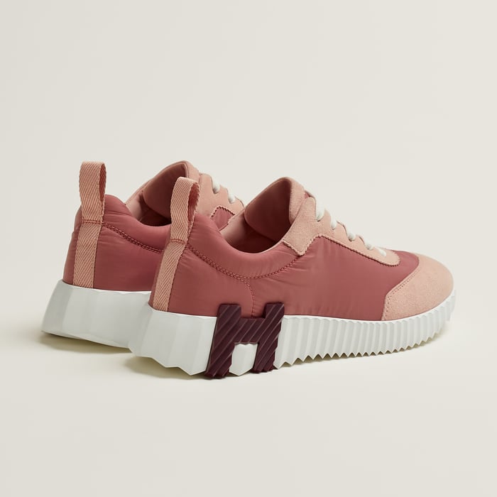 Bouncing Sneaker