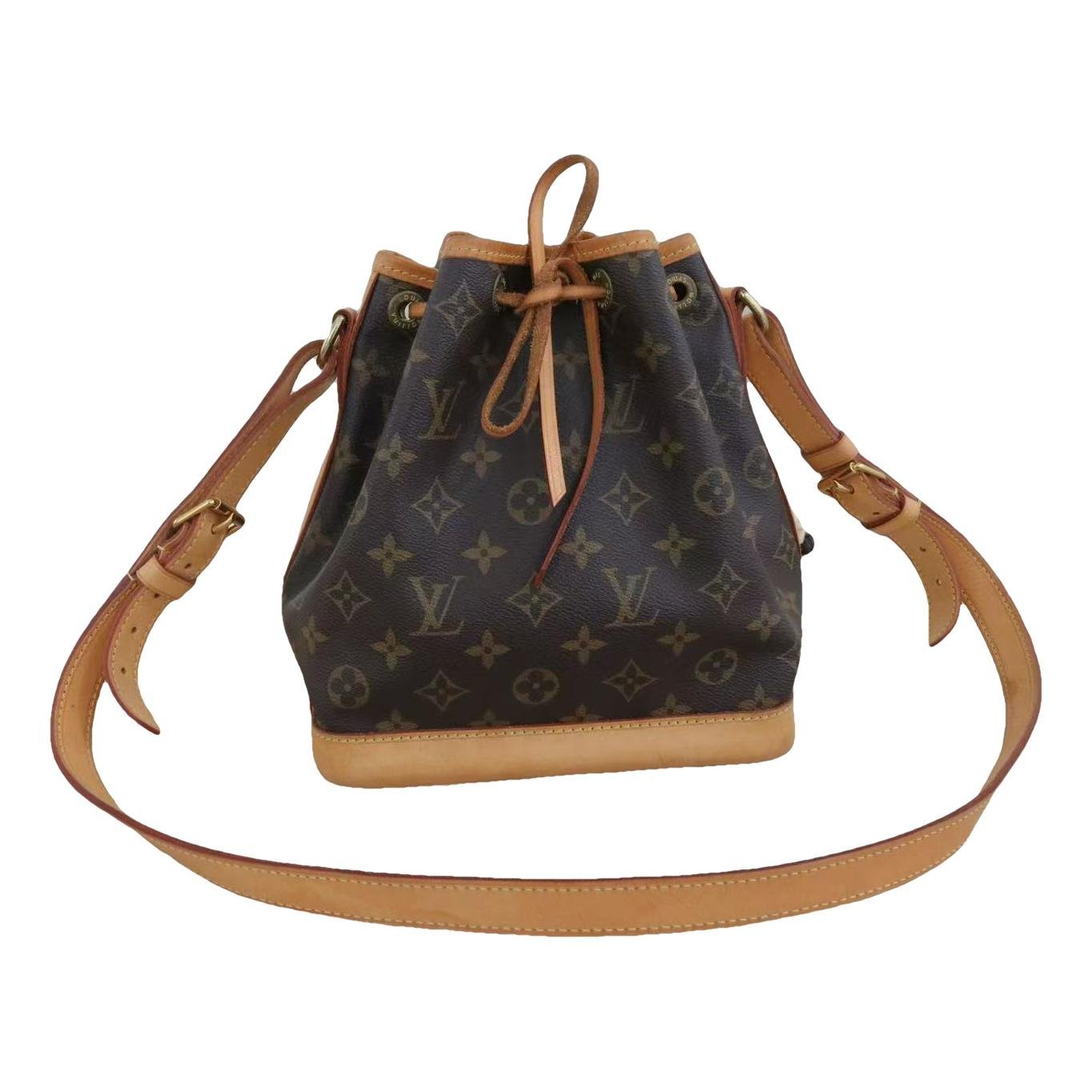 Nano Noé leather handbag