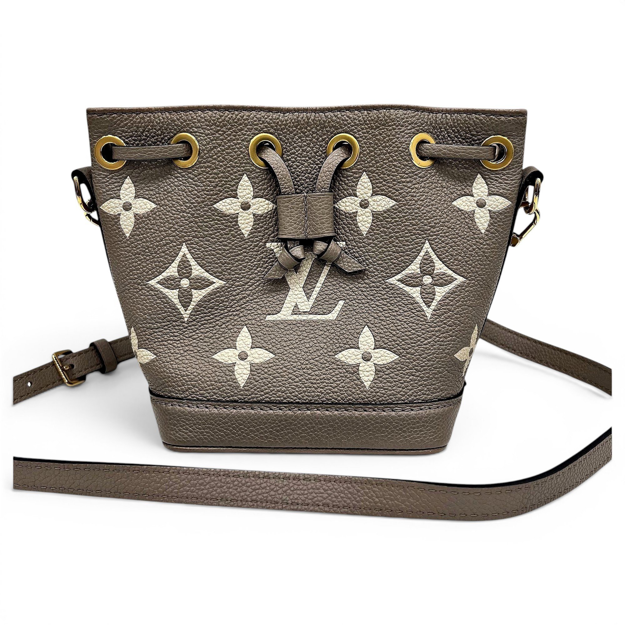 Nano Noé leather handbag