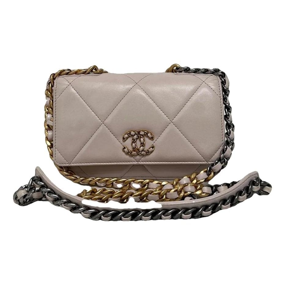Chanel 19 leather crossbody bag