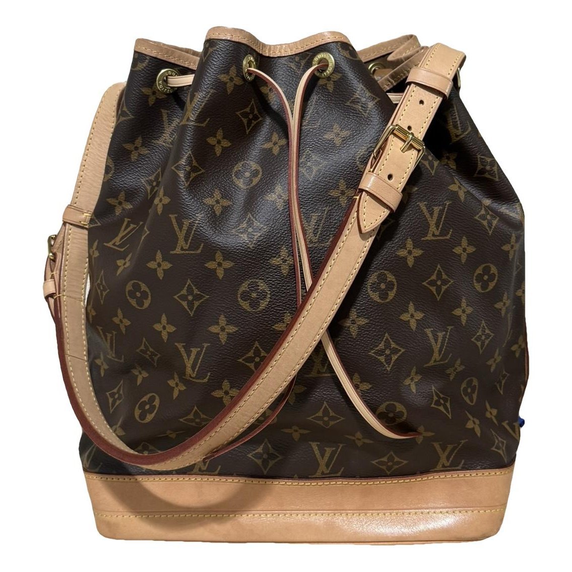Noé patent leather handbag