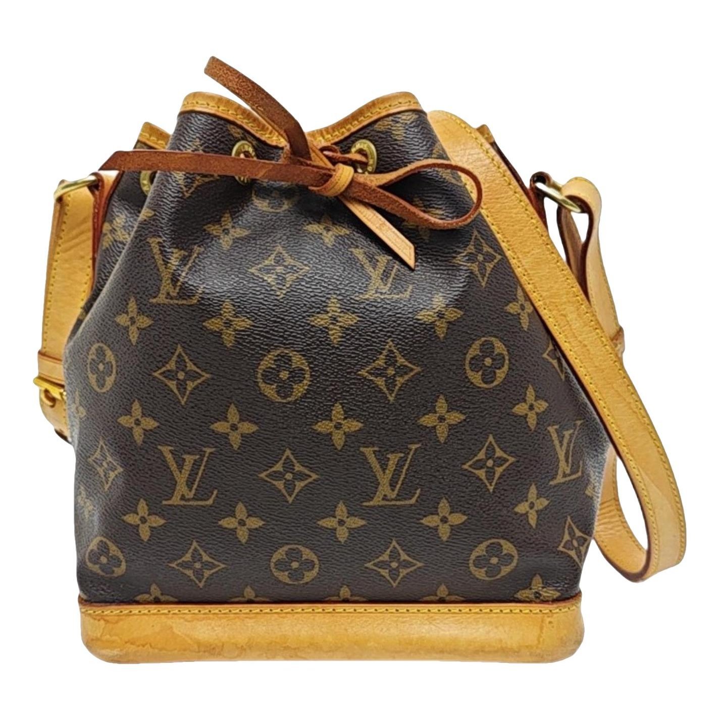 Nano Noé leather handbag