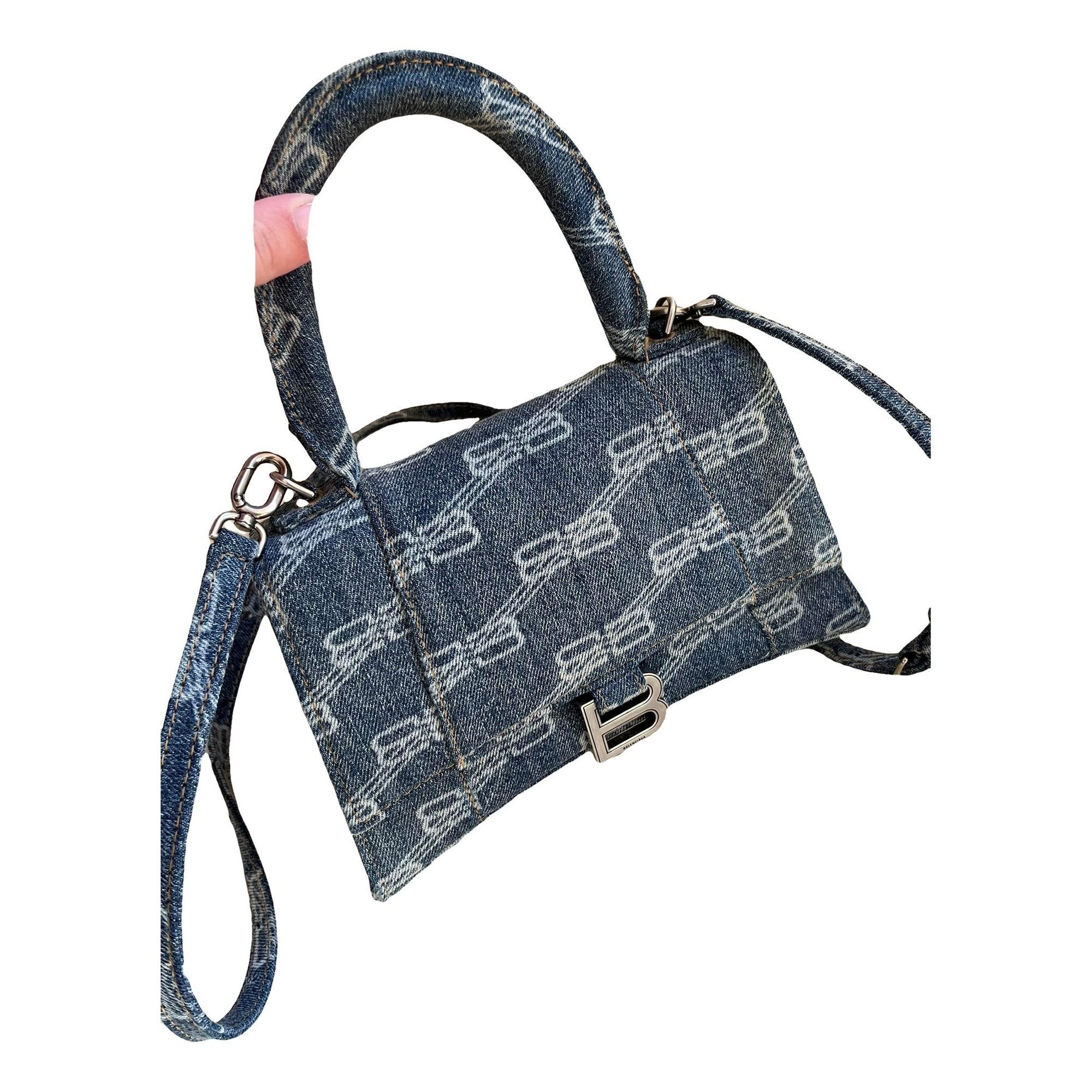 Hourglass handbag