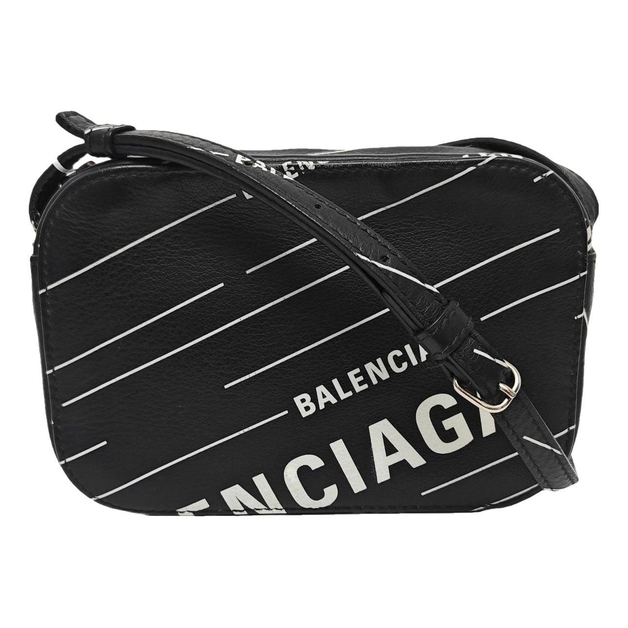 Everyday leather handbag