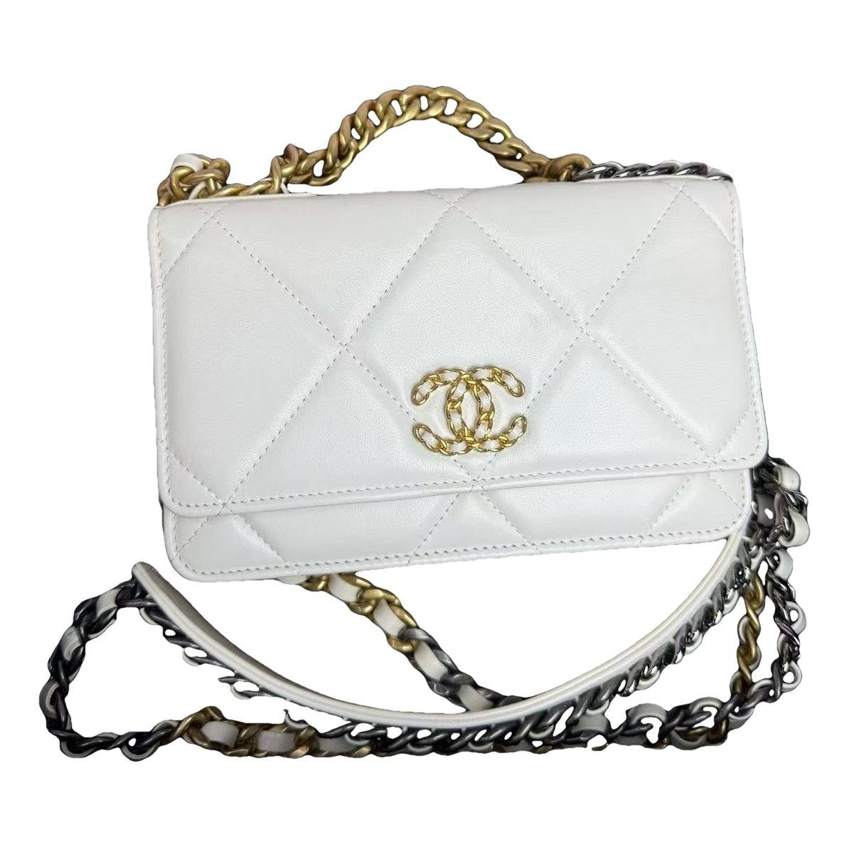 Wallet On Chain Chanel 19 leather handbag