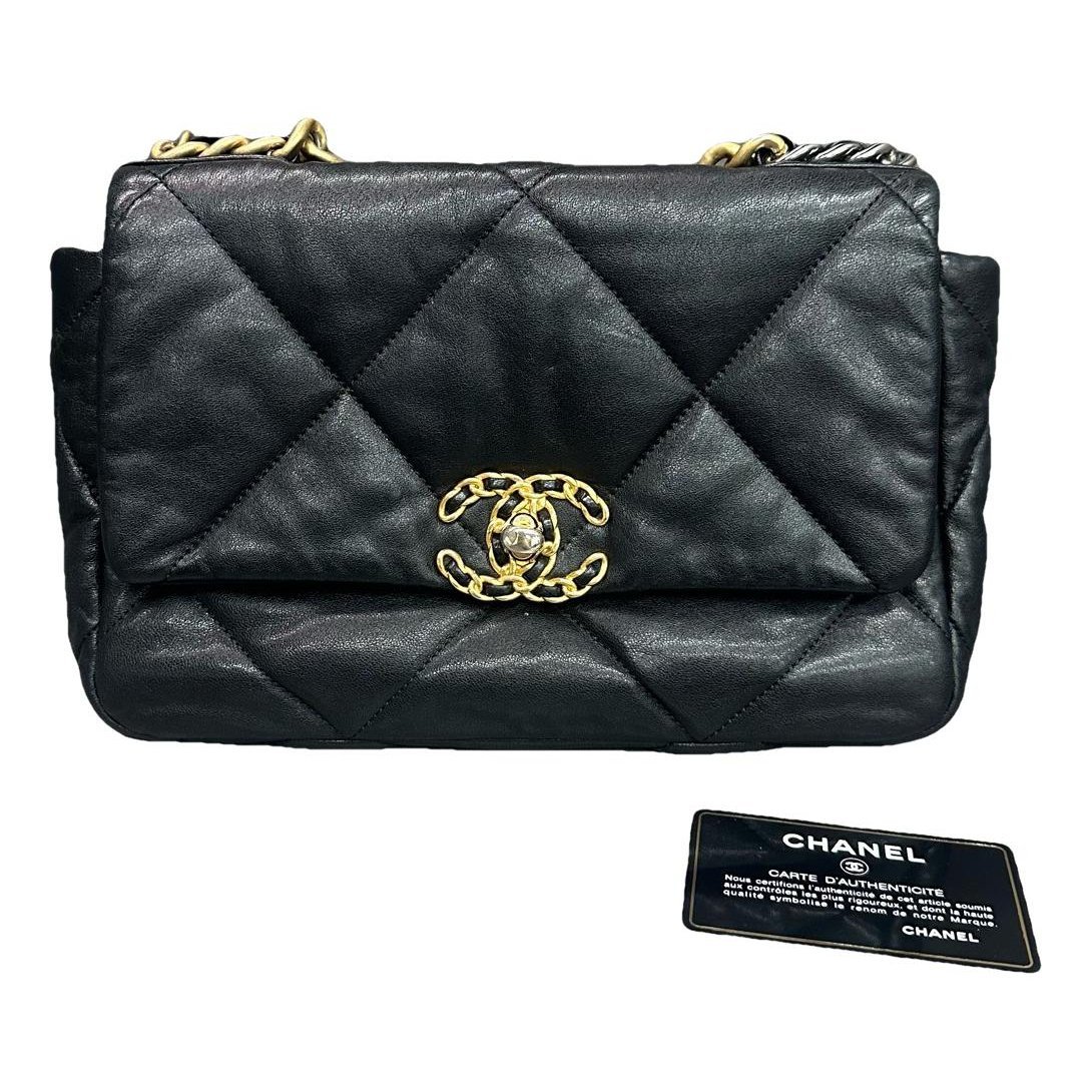 Chanel 19 leather handbag