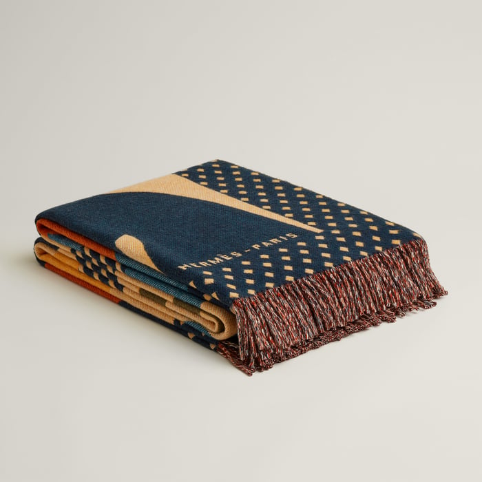 Les Objets Du Faubourg Blanket