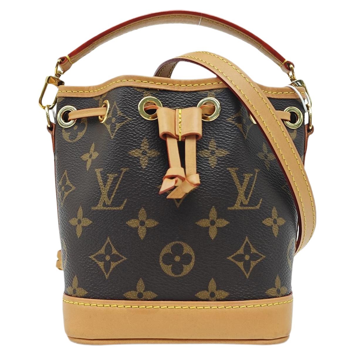 Nano Noé leather handbag