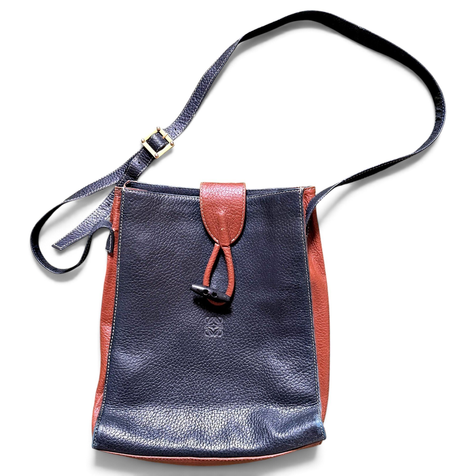 Anagram leather crossbody bag