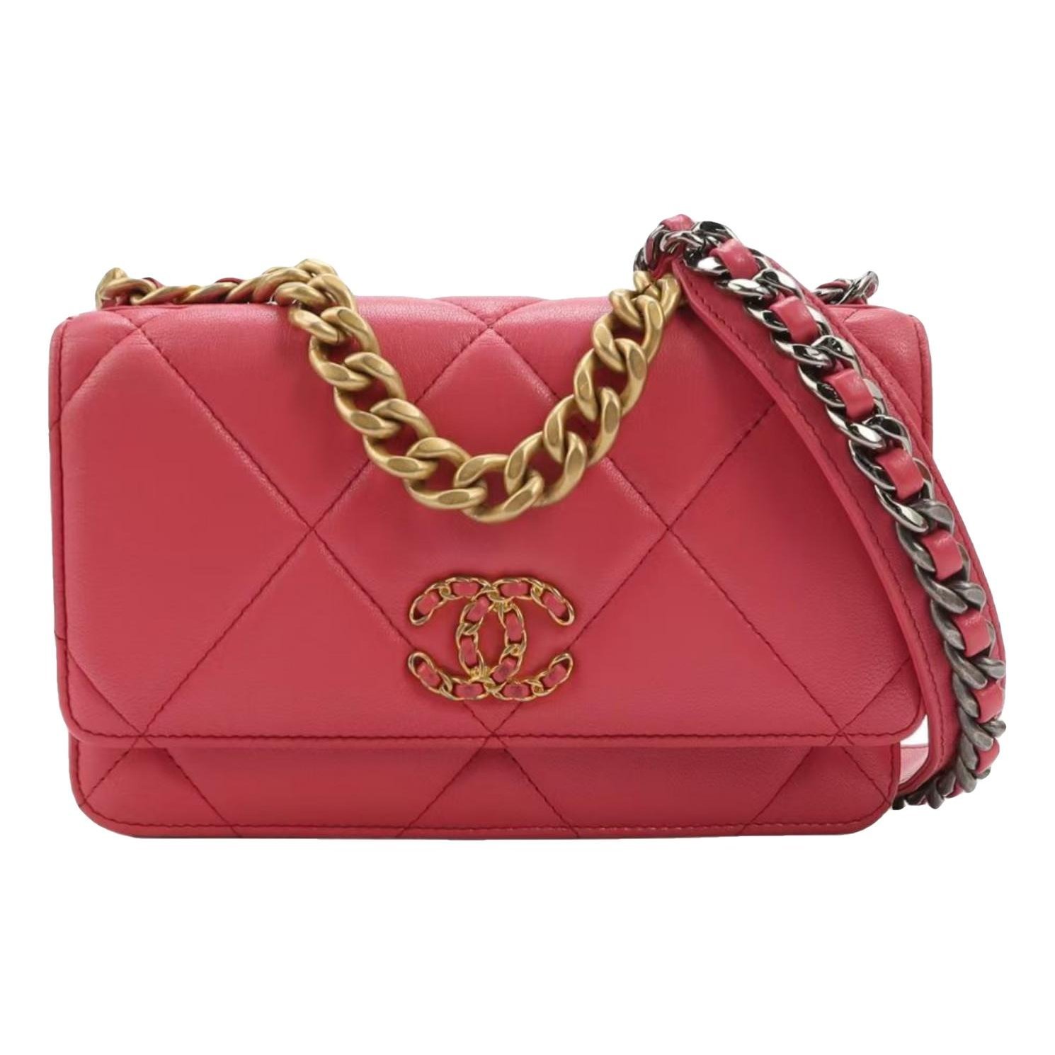 Wallet On Chain Chanel 19 leather handbag