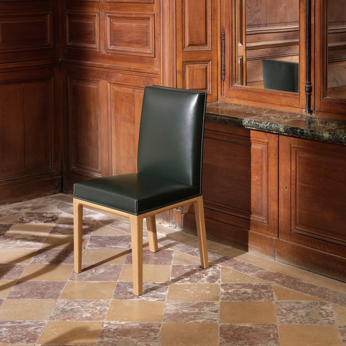 03 – Rouge H Conservatoire Chair