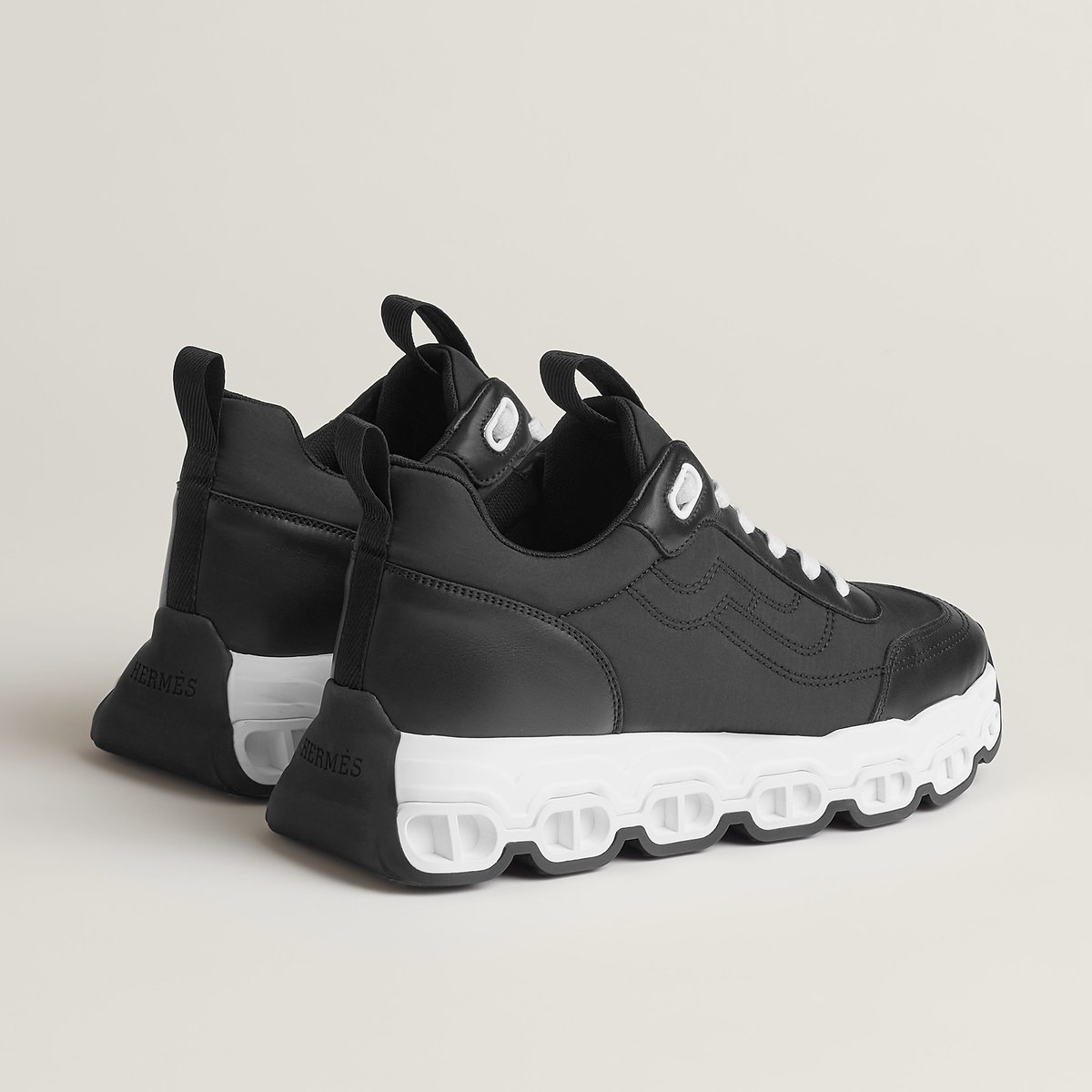 Noir Impulse Sneaker