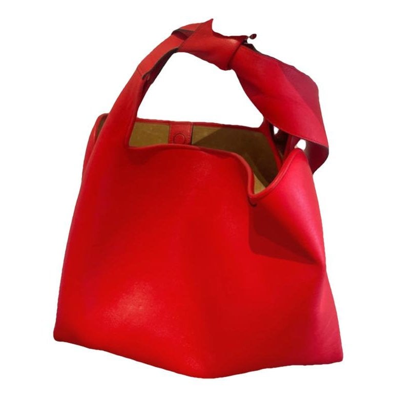 Chain leather handbag