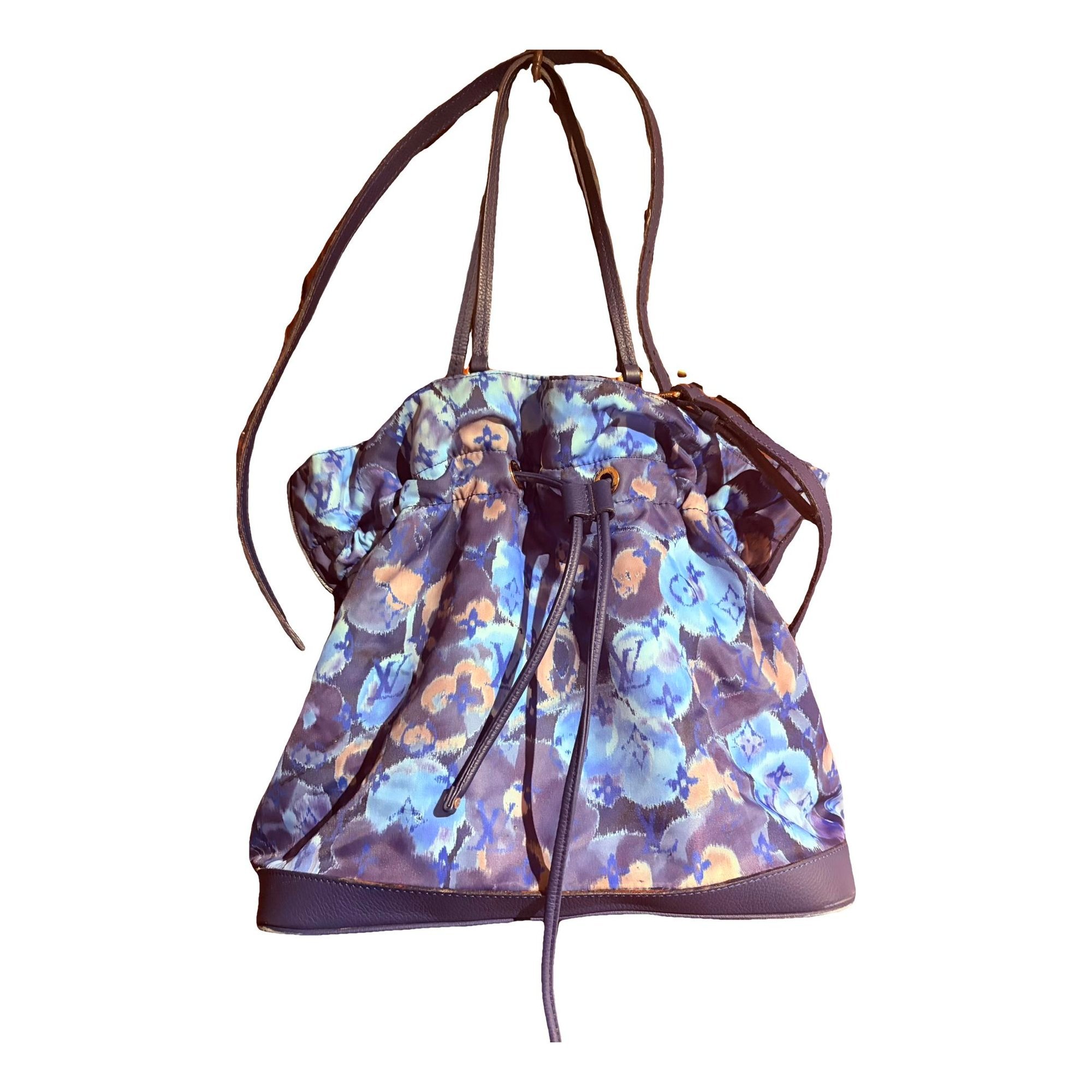 Noé leather handbag