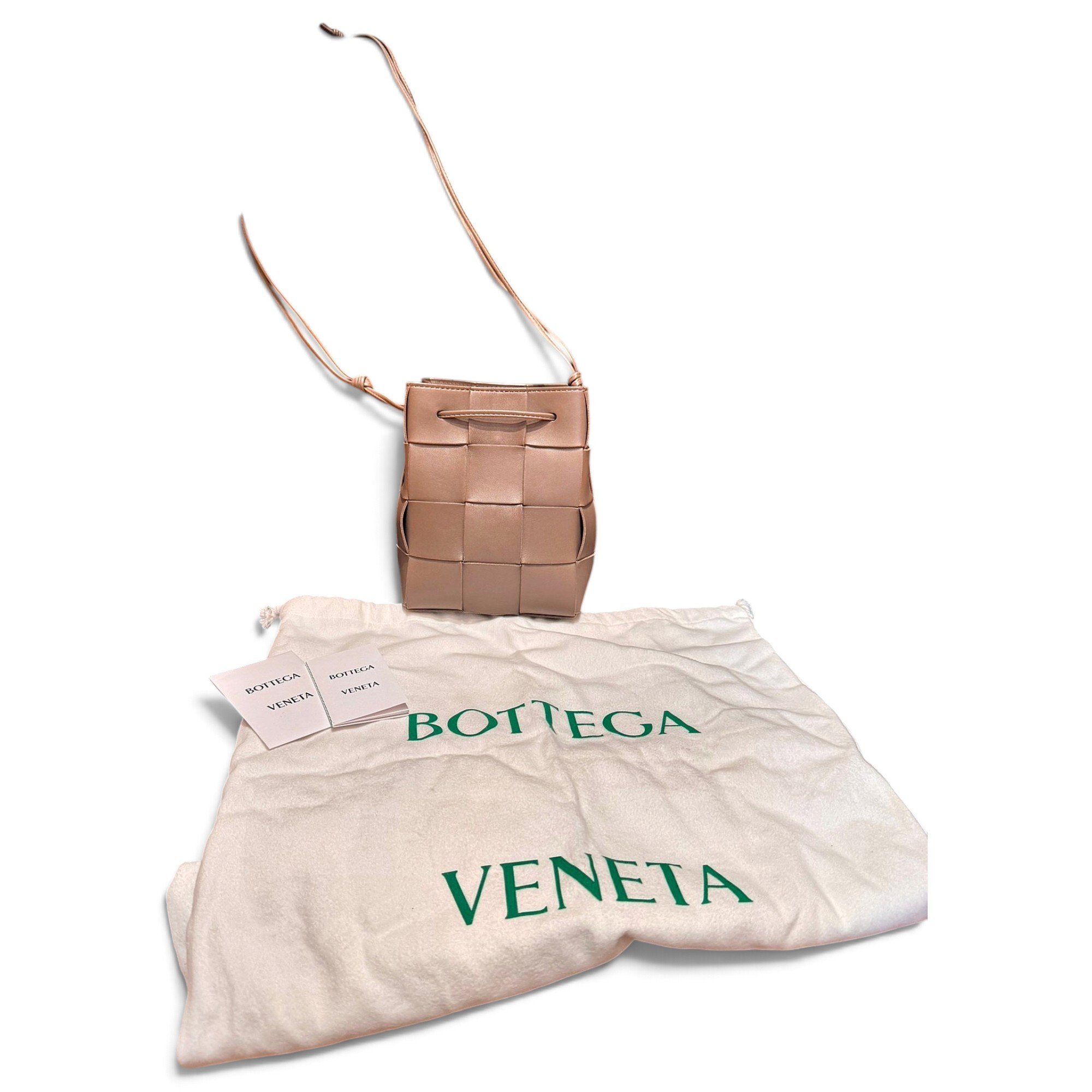 Cassette Bucket leather handbag