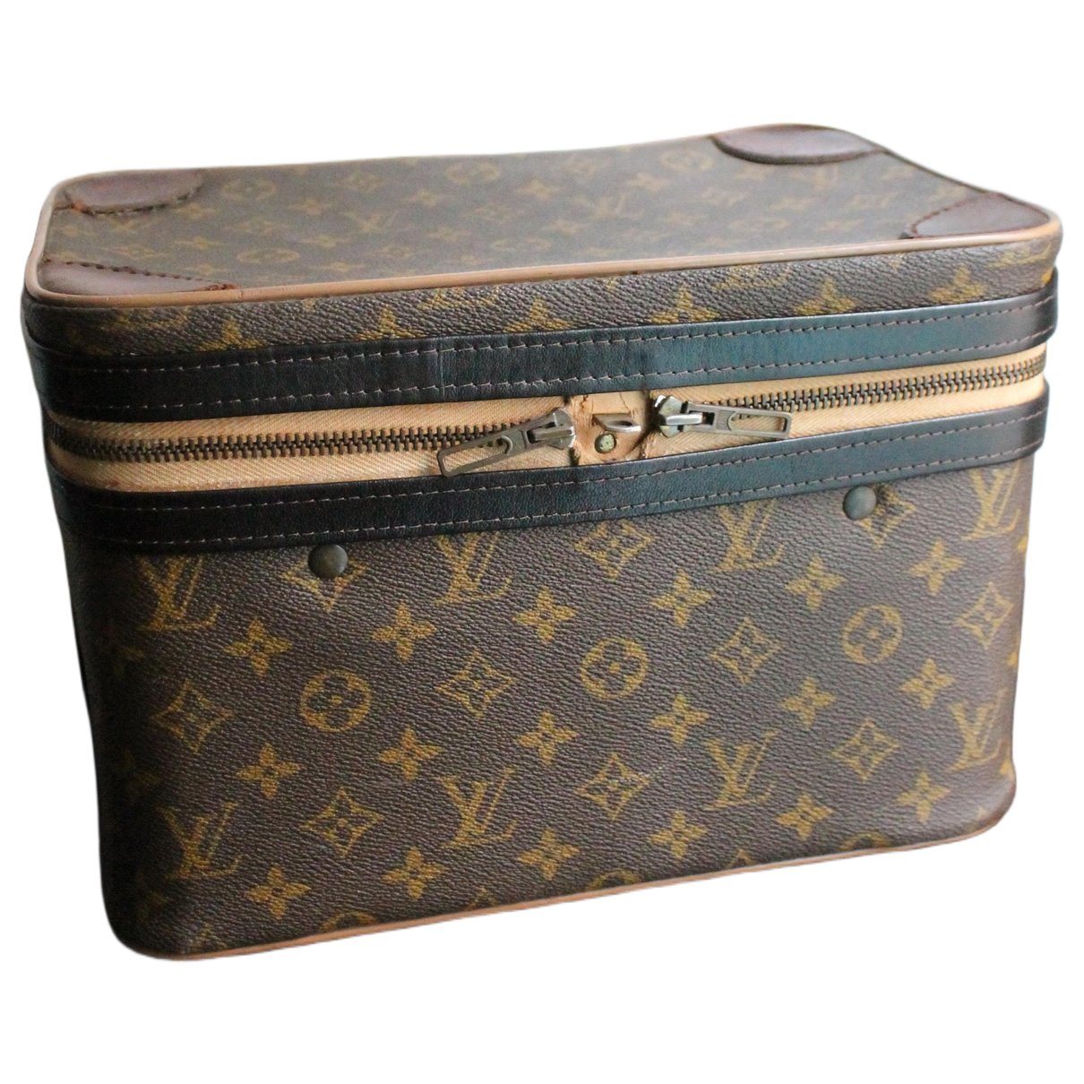 Cloth vanity case