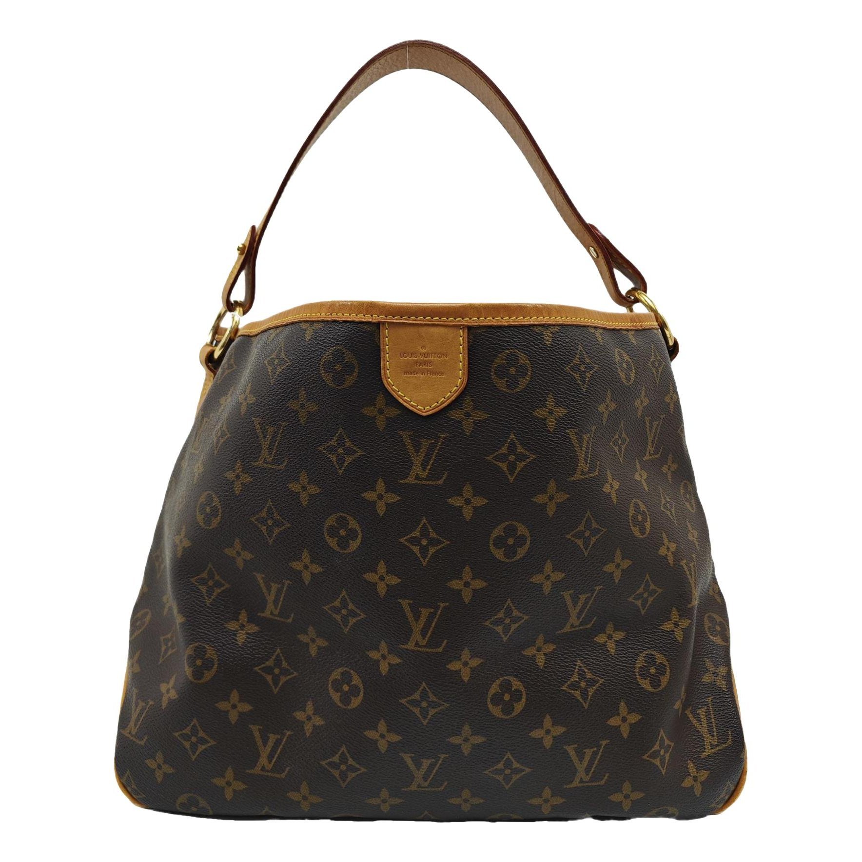 Delightful cloth handbag