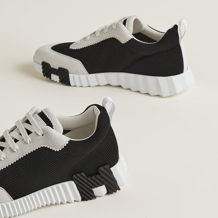 Bouncing Sneaker