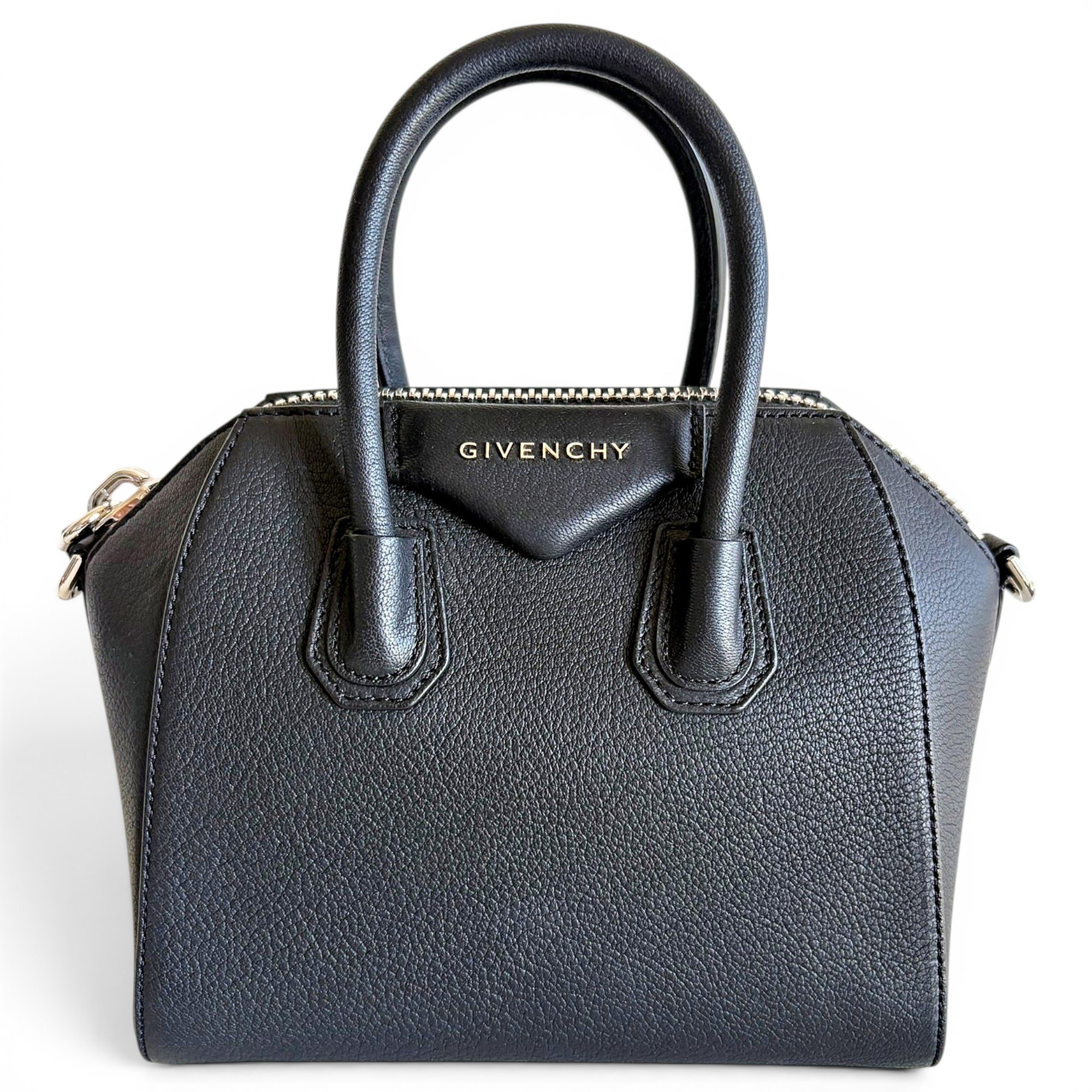 Antigona leather handbag