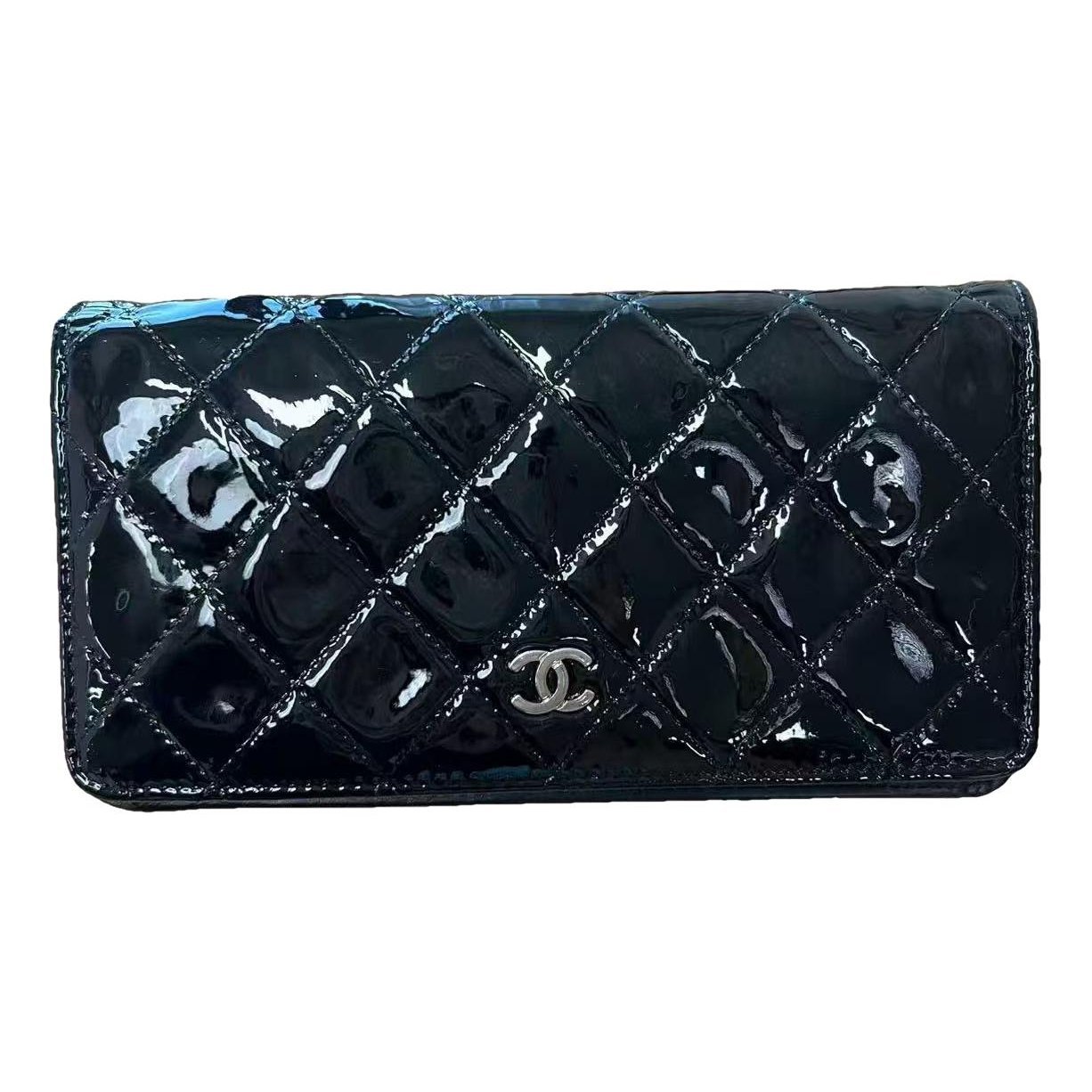 Patent leather handbag