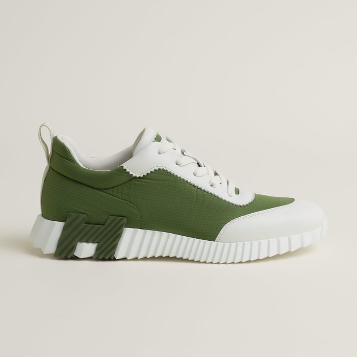 Bouncing Sneaker