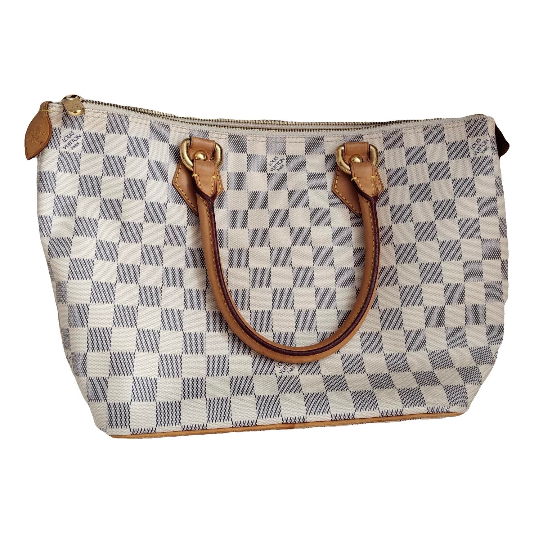 Open tote leather handbag