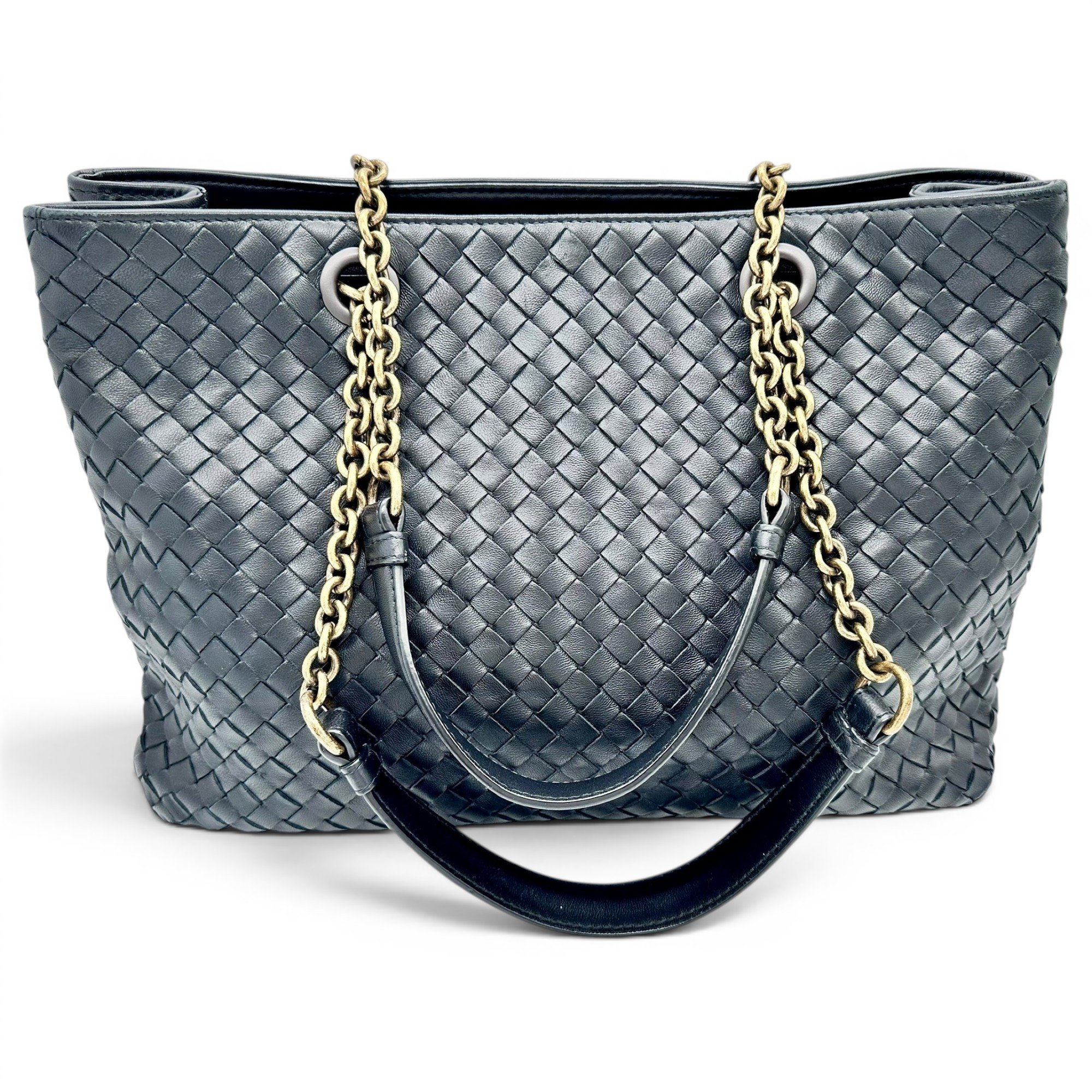 Veneta leather handbag