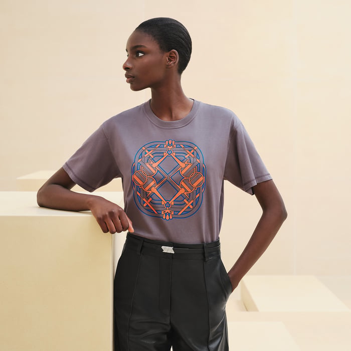 グリ・ピエール マキシtシャツ カルトゥッシュ 《馬銜》