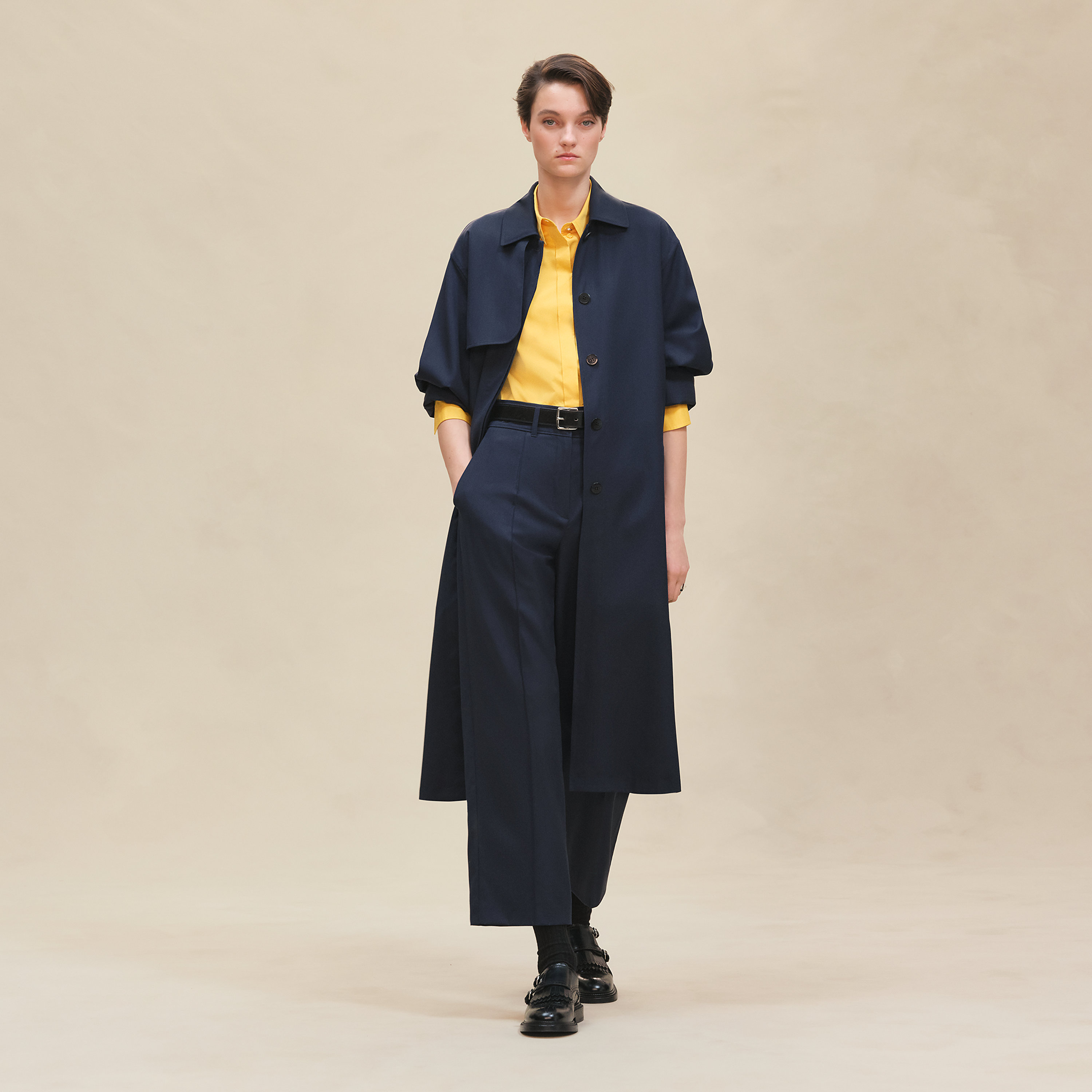 Fluid trench coat