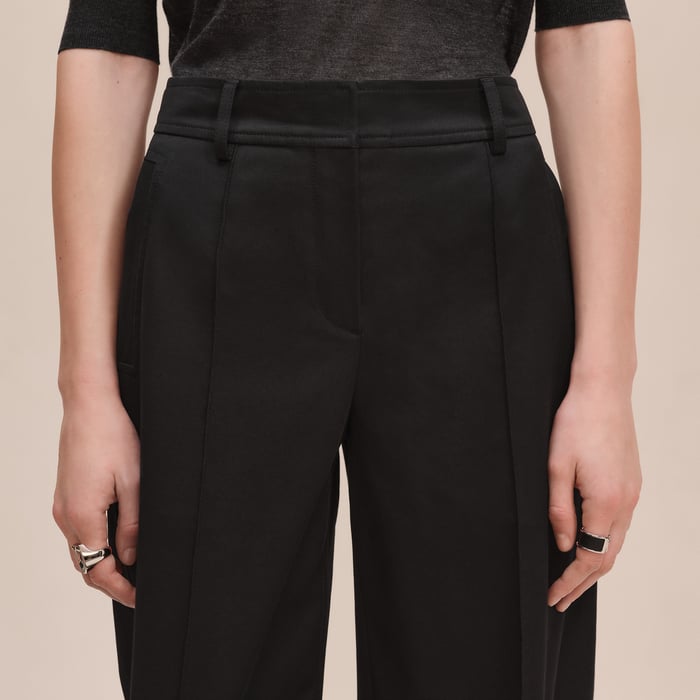 Noir Cropped Pants