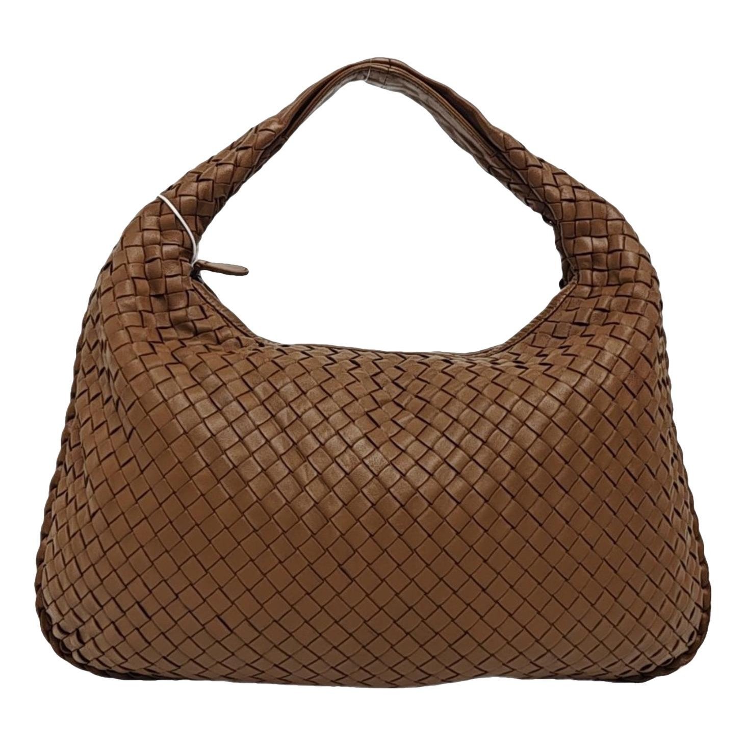 Veneta leather handbag