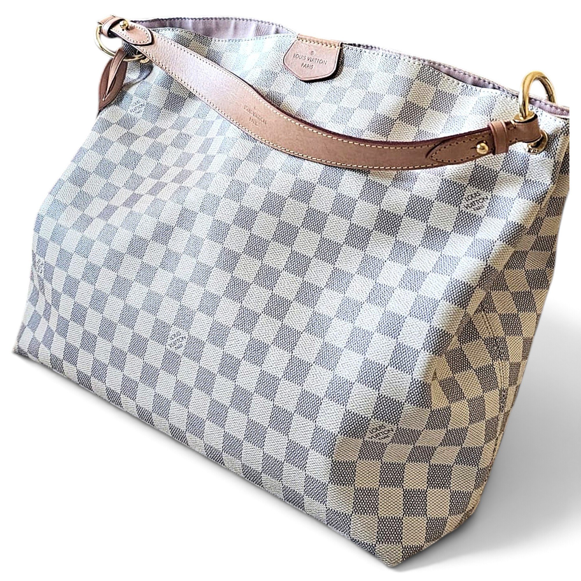 Graceful leather handbag