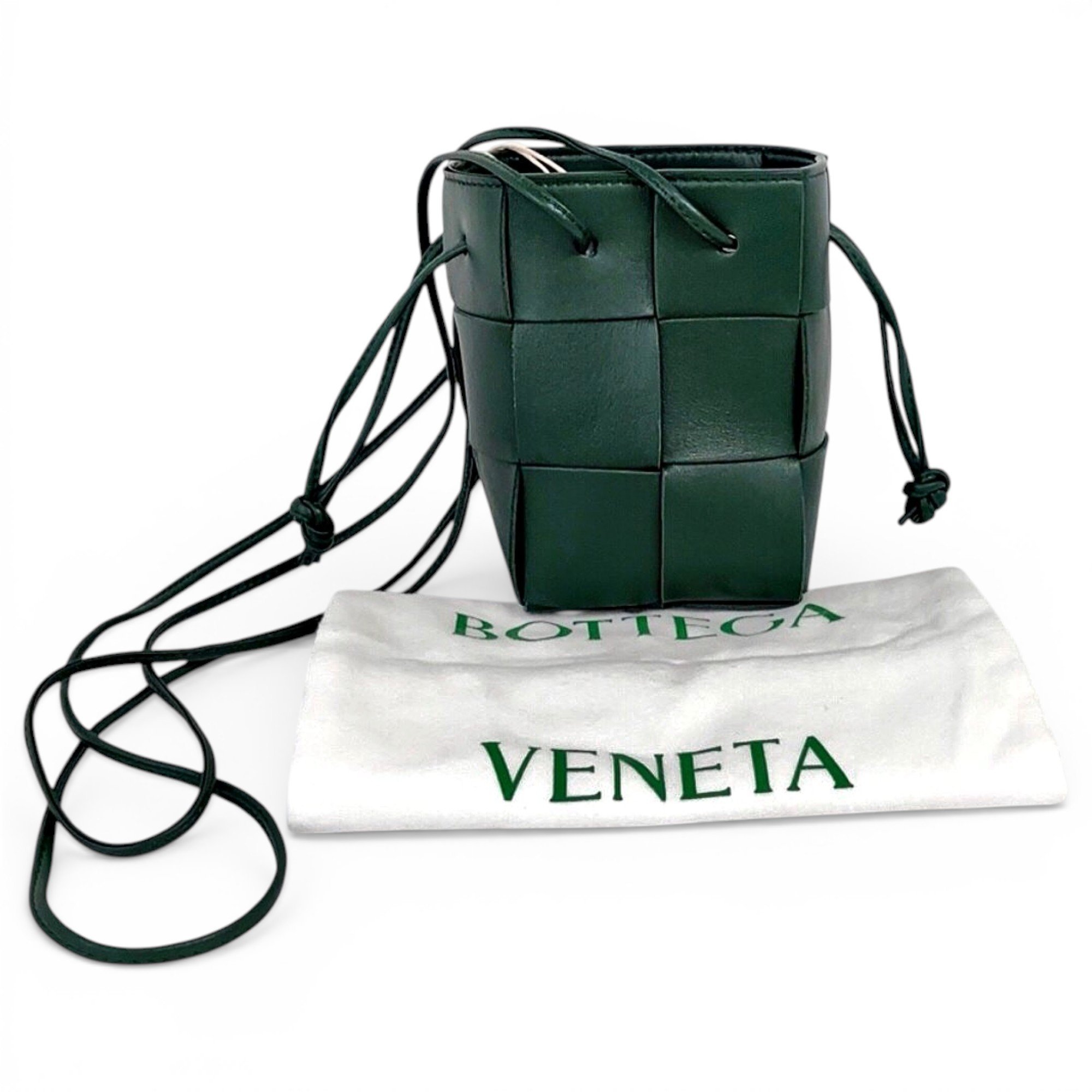 Cassette Bucket leather handbag