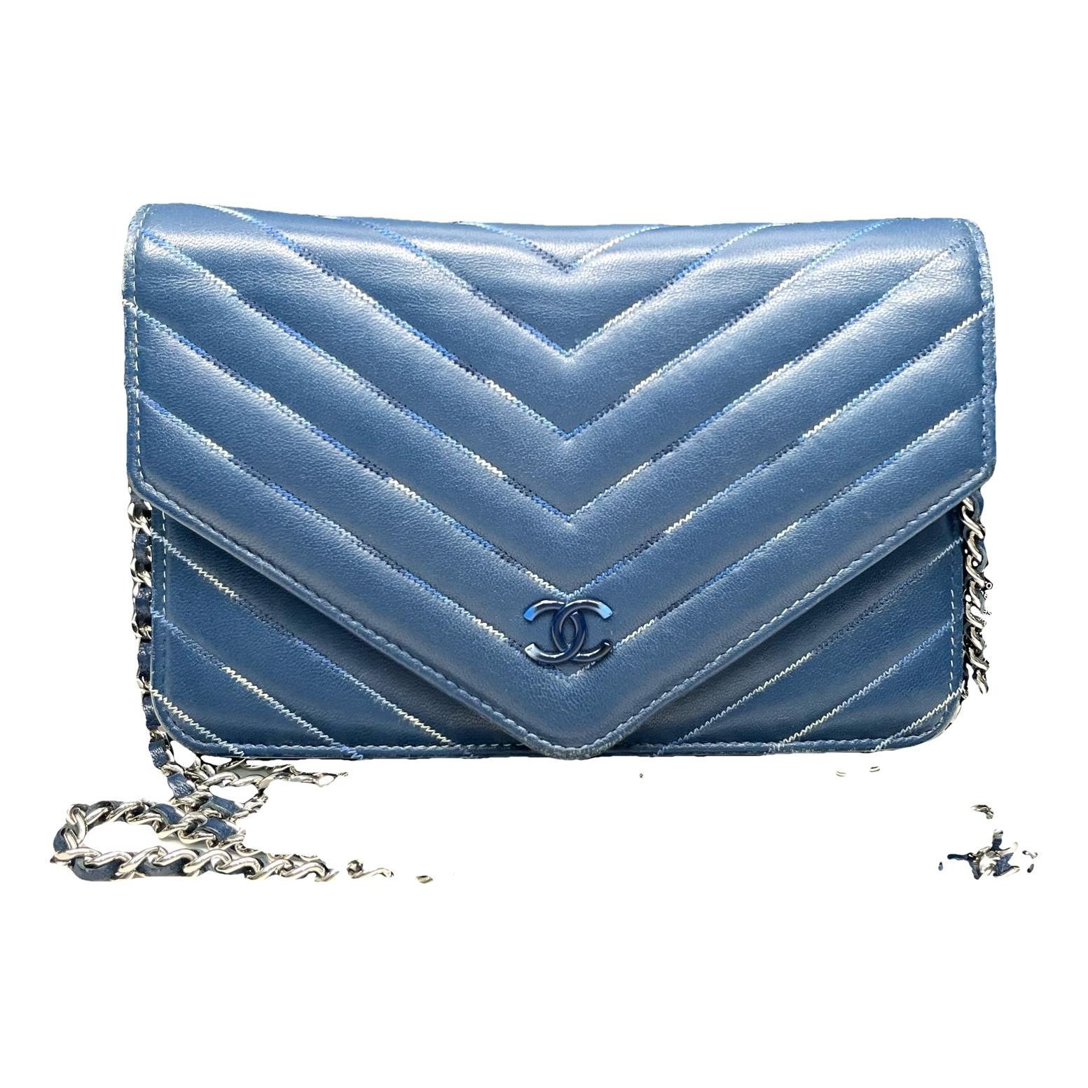 Wallet On Chain leather crossbody bag