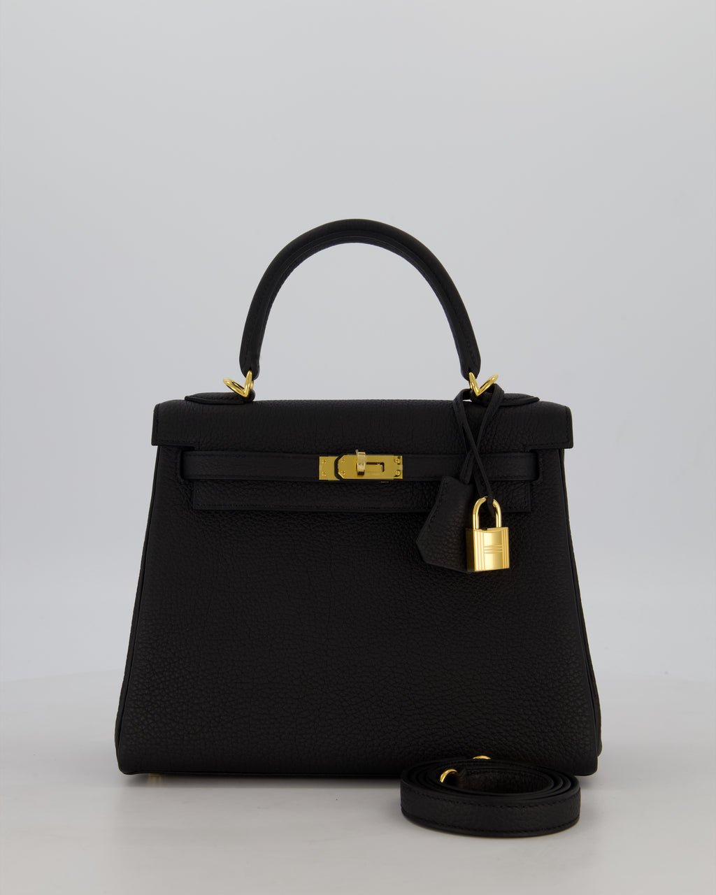 Hermès Kelly 25 Retourne Bag in Noir Togo Leather and Gold Hardware